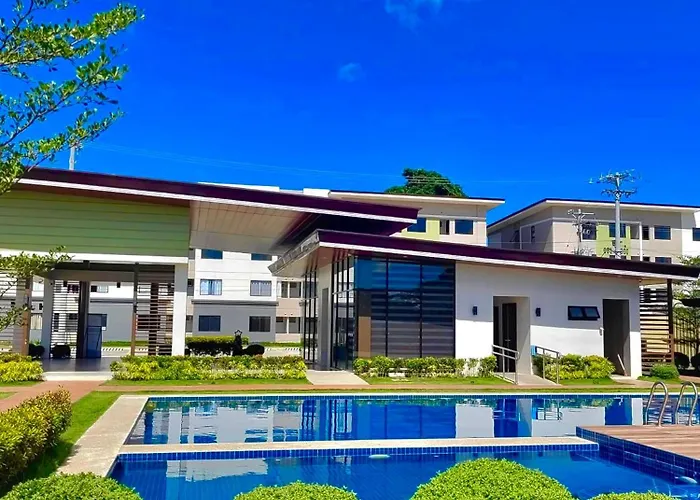 Near Mactan Airport, Comfortable & Quiet, Relaxing Pool Apartment