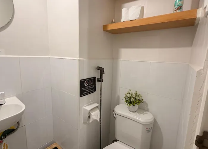 Near Mactan Airport, Comfortable & Quiet, Relaxing Pool Apartment
